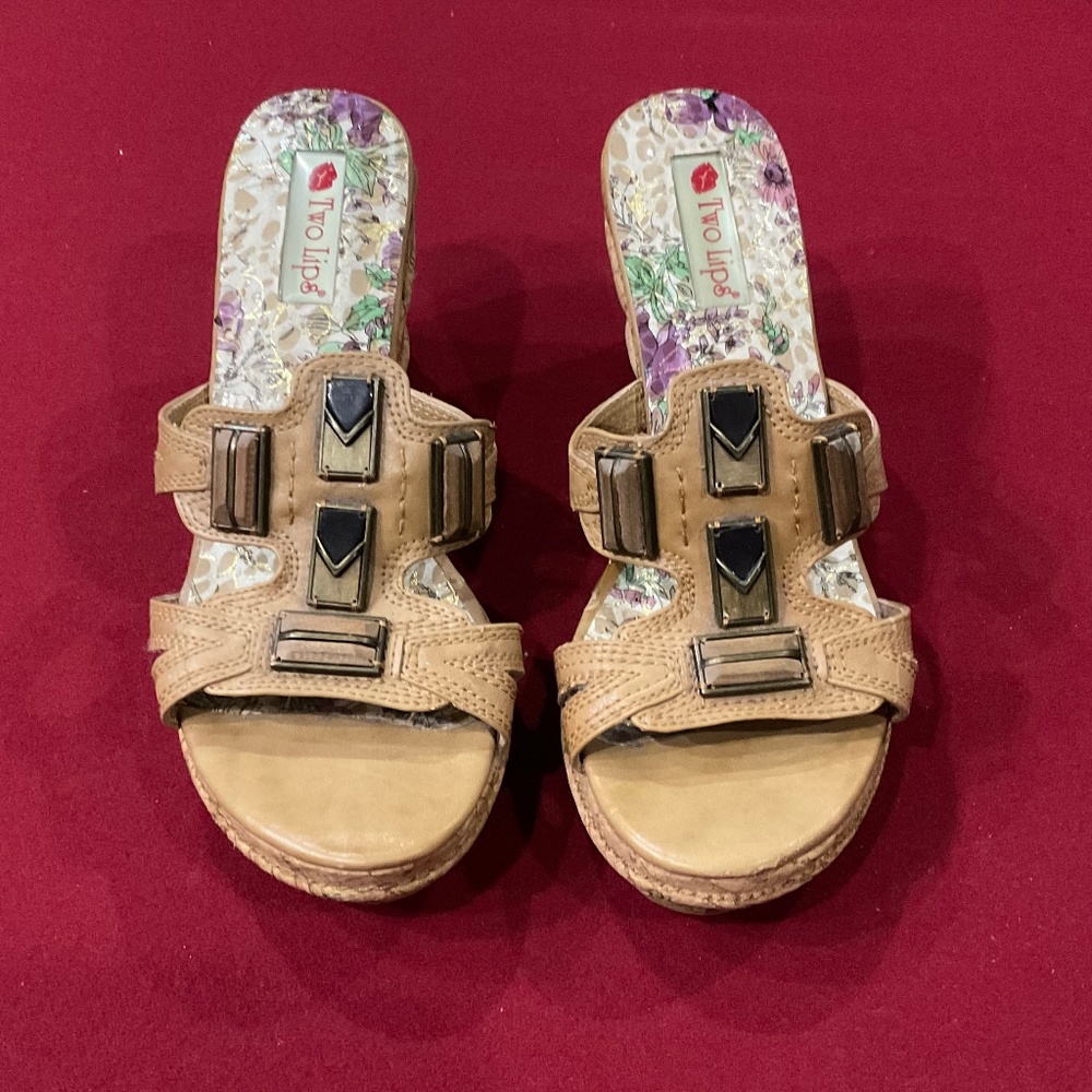 Two Lips Sandals